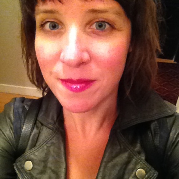 Meet your Posher, Nicole - Picture 1 of 1